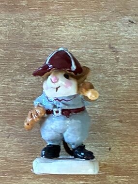 Wee Forest Folk:  Small Ceramic Figurine - Brown and Cream Decorative Mouse